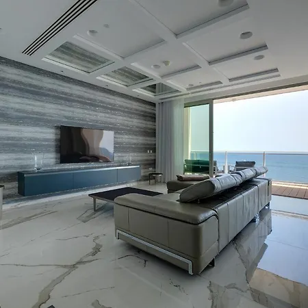 Super Luxury In Tigne Point, Amazing Sea Views Apartment Sliema