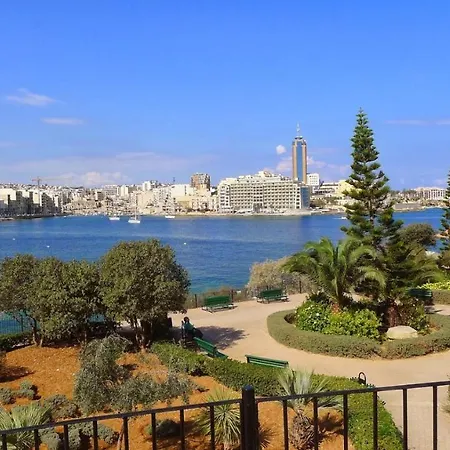 Super Luxury In Tigne Point, Amazing Sea Views Apartment Sliema