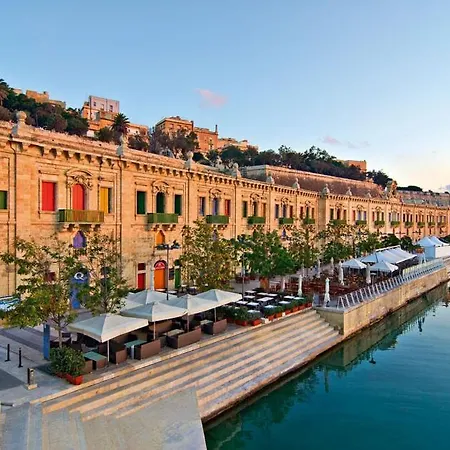 Super Luxury In Tigne Point, Amazing Sea Views Apartment Sliema