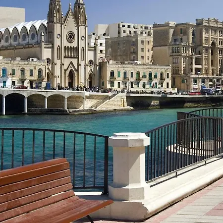 Super Luxury In Tigne Point, Amazing Sea Views Apartment Sliema